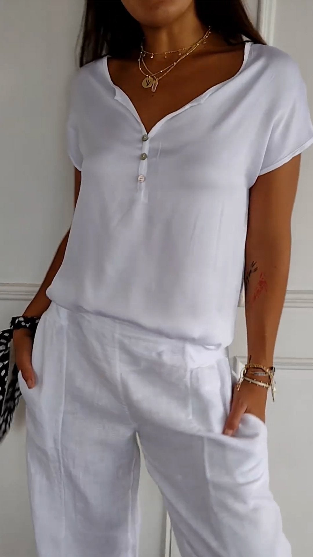 JULIA | COMFORTABLE V-NECK T-SHIRT